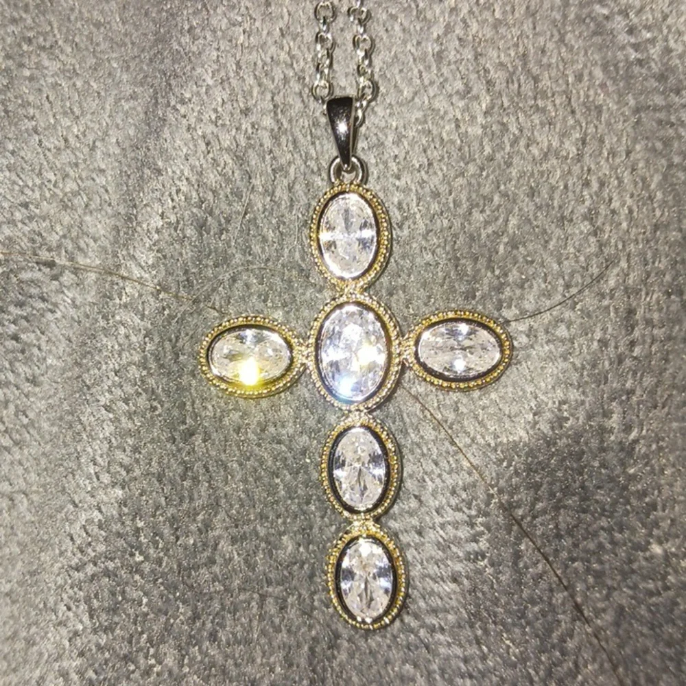 Beautiful! Bella Luce,bezel set,925 Solid,cross W/chain - Picture 2 of 8